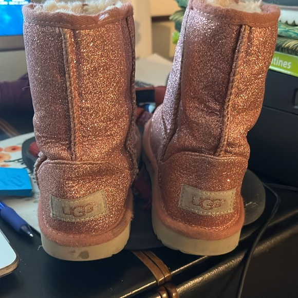 UGG Classic Short II Glitter Sparkle Pink Boots Youth Kids Girls Size 11 - Picture 4 of 6